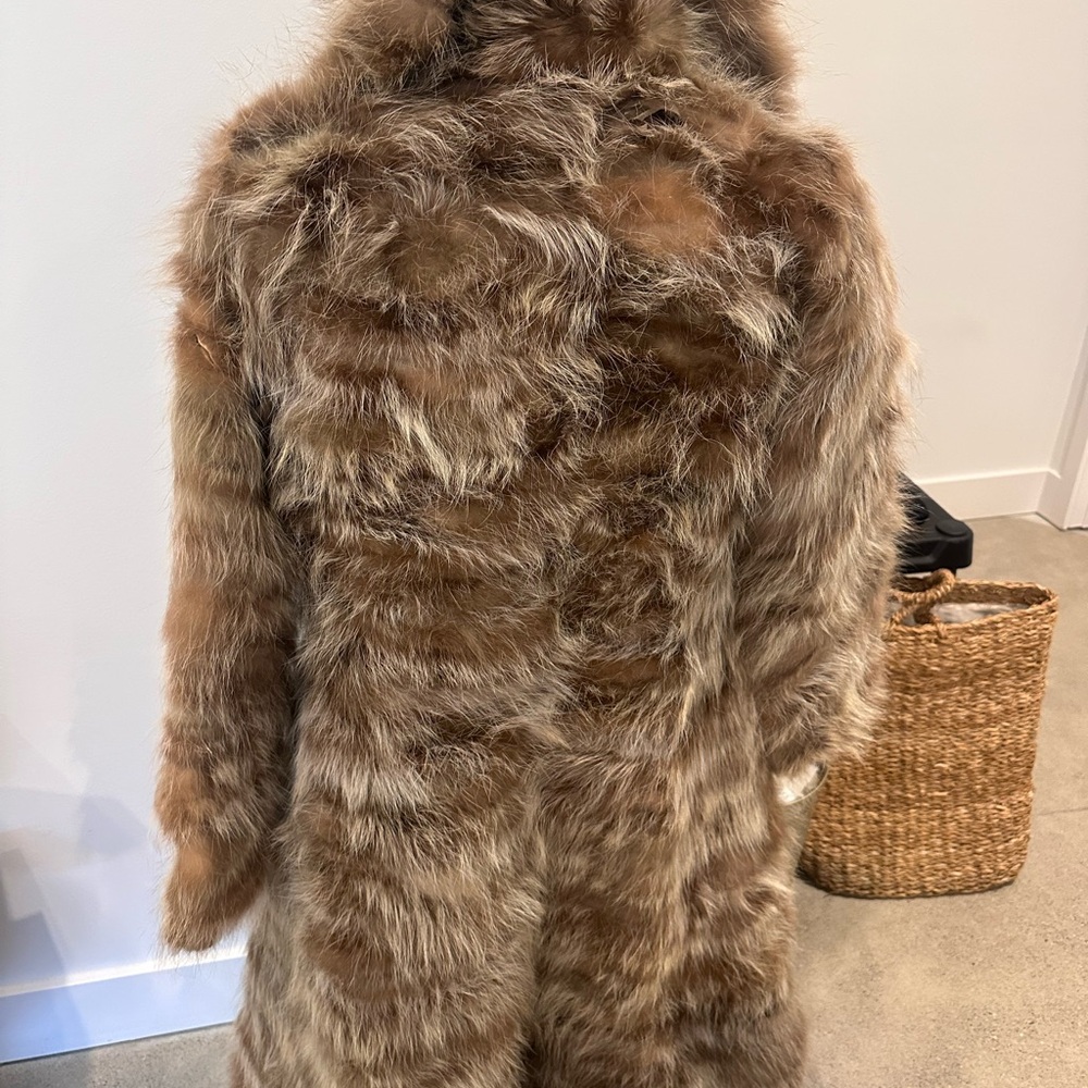 Luxurious Faux Fur Coat in Brown - Picture 2 of 6